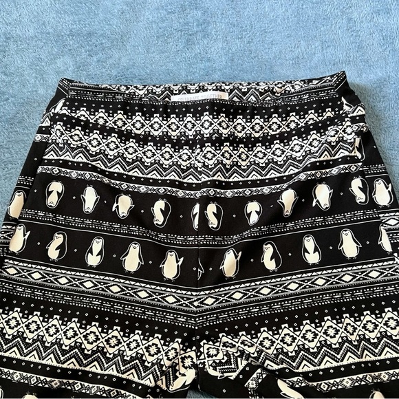 Penguin Christmas Flared Hem Leggings Size XS Soft Stretchy Comfy Holiday Winter - Picture 3 of 5